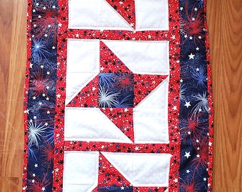 Patriotic quilted table runner