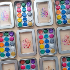 Rani Palette: 9 色または 15 色の明るいメタリックな手作り水彩絵の具のセット。ガラス製のウォーターディスペンサーとスポイトが付属します。