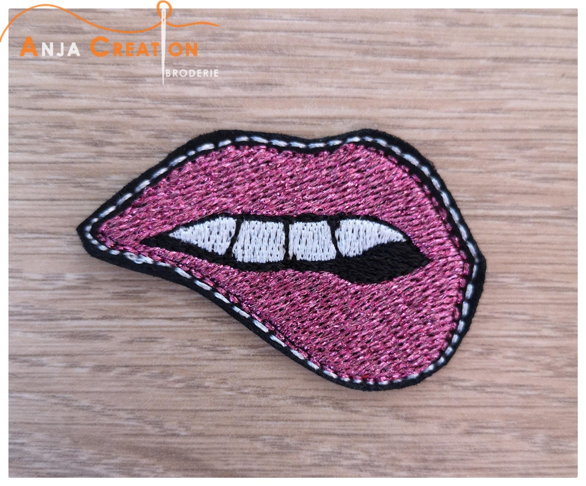 Écusson patch brodé thermocollant ** 3,5 x 7,5 cm ** bouche lèvres