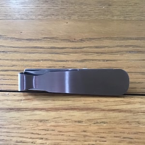 Pipe tool with scraper, picker and damper.