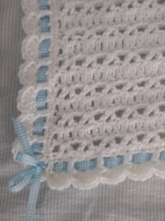 Baby blanket with ribbon edge sale