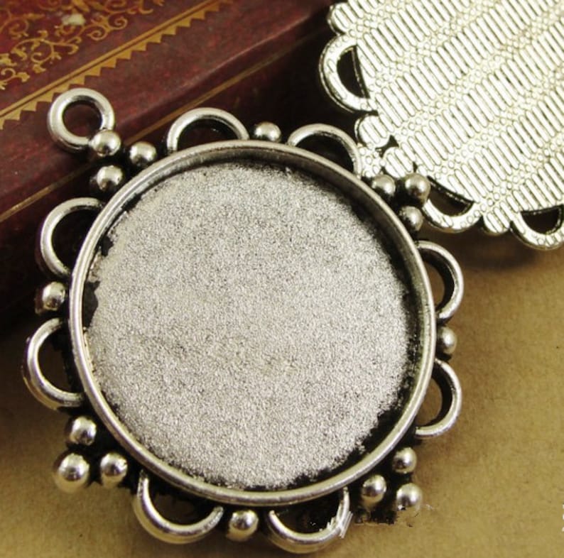 Wholesale 30pcs Antique Silver toneAntique Flower Bronze Border Pendant CharmFinding,Base Setting Tray,Fit 25mm Cabochon PictureCameo