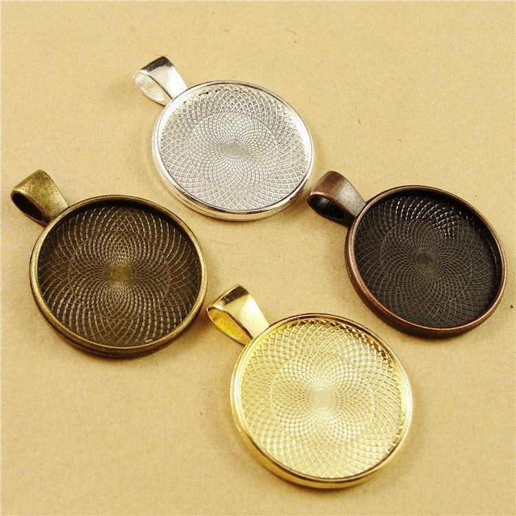 Oval Shaped Medal In Three Colors, Gold Silver And Bronze, Isolated On Photography Illustration Image370982375 - Foto 3