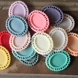 Wholesale 50pcs Vintage Resin Oval Flower Accessories Pendant Charm/Finding,Base Setting Tray,Fit 18mmx25mm Cabochon/ Picture/Cameo