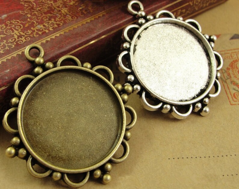 Wholesale 30pcs Antique Silver toneAntique Flower Bronze Border Pendant CharmFinding,Base Setting Tray,Fit 25mm Cabochon PictureCameo