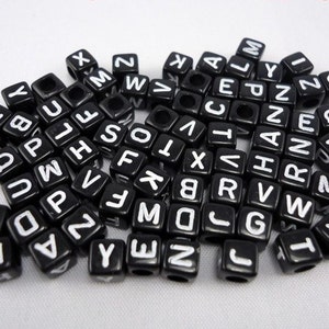 6mm de 1000pcs venta por mayor alfabeto cubo negro carta carta Plaza, granos, grano con orificio de 3mm de diámetro