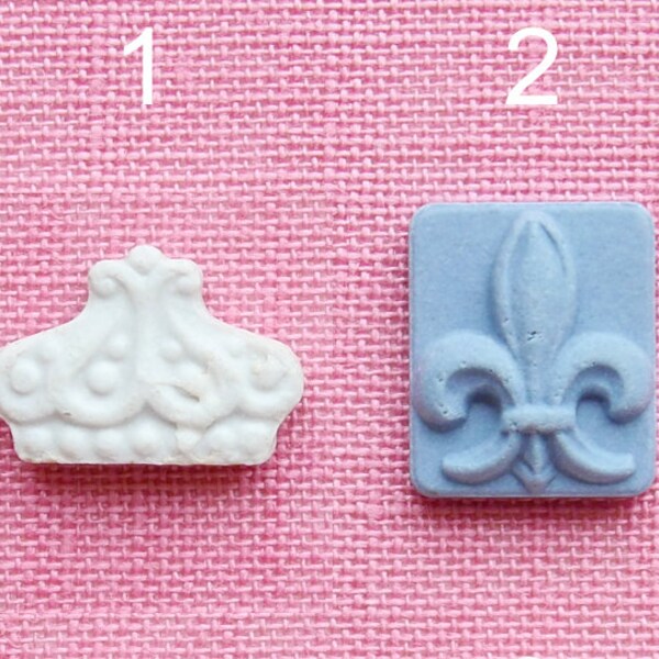 Feve Ancienne Moyet Perrin, Marianne, Fleur de Lys, Couronne en Biscuit, Figurine Miniature en Porcelaine, Décor de Galette des Rois