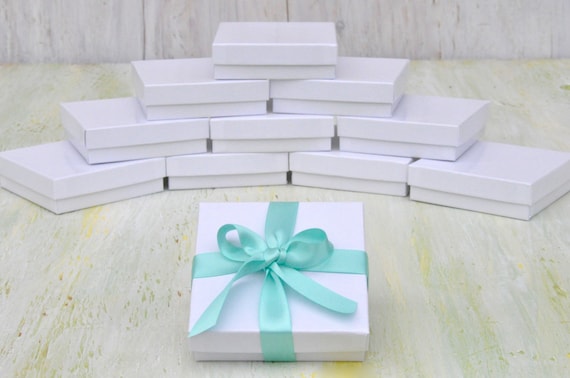 20 Jewelry Boxes 3.5x3.5x7/8 White Gloss Retail Presentation with Cotton Fill Size 33