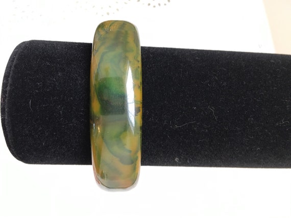 Creamed spinach Bakelite bangle set - image 6