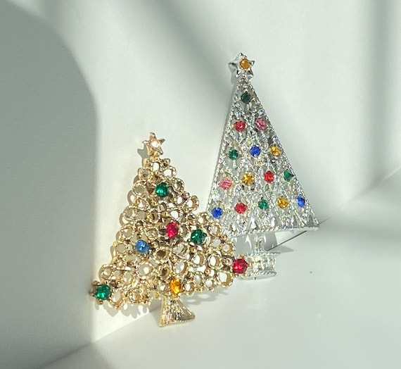 Two Unmarked Vintage 1960 Christmas Tree Pins Bro… - image 2