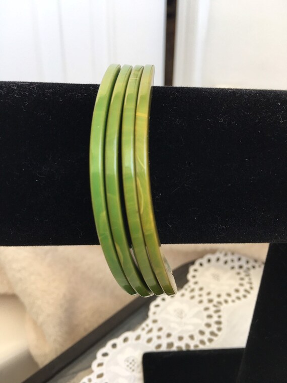 Four Wavy Creamed Spinach Bakelite bangle bracelet