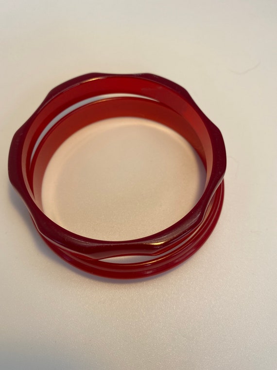 Two Red Pearlescent Lucite Bangles Vintage 1950 - image 6