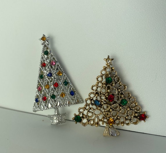 Two Unmarked Vintage 1960 Christmas Tree Pins Bro… - image 3