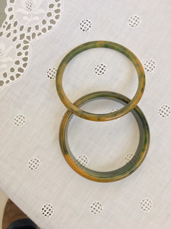 Creamed spinach Bakelite bangle set - image 4