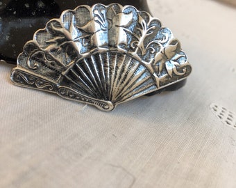 Oriental motif sterling silver fan pin