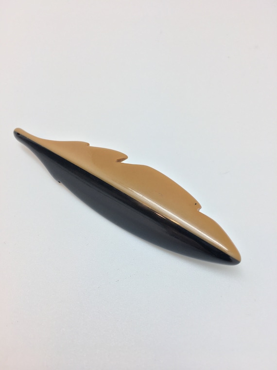 Bakelite Feather pin vintage 1930 - image 1