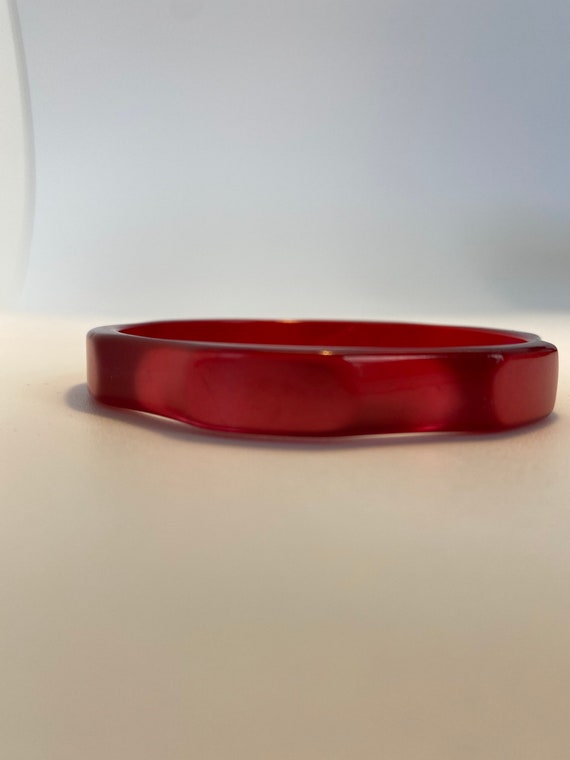 Two Red Pearlescent Lucite Bangles Vintage 1950 - image 3