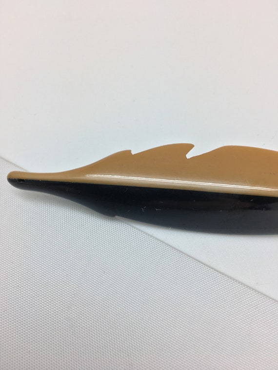 Bakelite Feather pin vintage 1930 - image 3