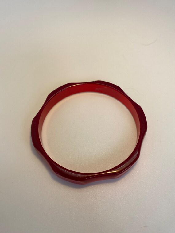Two Red Pearlescent Lucite Bangles Vintage 1950 - image 4