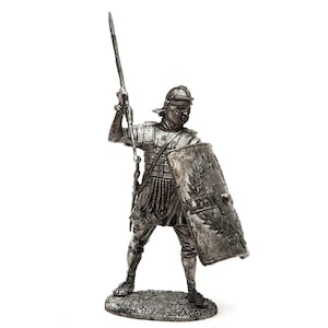 54 mm Romeinse legionair. Trajanus leger. 90-114 jaar. A.C. Tinnen miniatuur op schaal 1:32