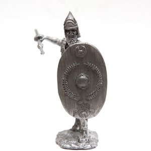 tin 54mm. Rome. Roman Legionare with pilum. Round shield 1:32 Pewter Historical Miniature