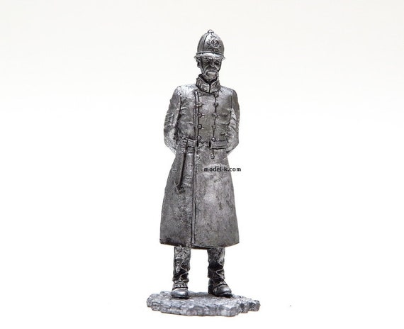 シャーロックホームズ　ロイヤル・ドルトンフィギュア探偵　置物　アンティーク 54mm G. レストレード警部。シャーロック・ホームズの物語。サー
