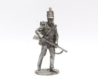 Szeregowy 95. Pułku Piechoty kal. 54 mm. Anglia 1810-15. Figurka metalowa Napoleona w skali 1:32.