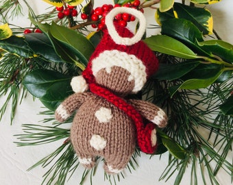 Gingerbread man Christmas ornament knitting patterns - knitted décor for Christmas tree - Christmas pattern hanging decoration