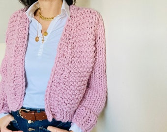 Crop jumbo cardigan pattern instant download, hand knitted sweater easy pattern, jumbo knit gift for her