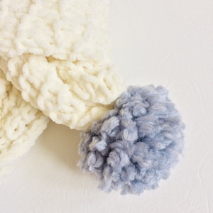 Super soft scarf knitting pattern - supersoft pom pom scarf - knitting pattern for beginner - pdf download chunky scarf
