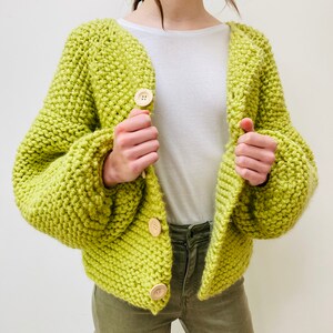 Super chunky knit cardigan pattern instant download, hand knitted sweater pattern, super chunky knit gift for her image 5