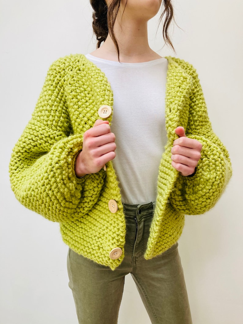Super chunky knit cardigan pattern instant download, hand knitted sweater pattern, super chunky knit gift for her image 5