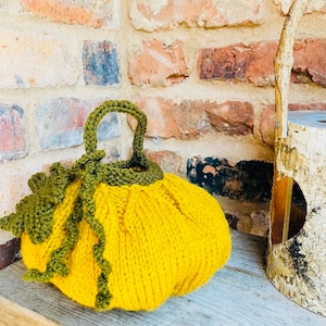 Knitted pumpkin trick or treat bag knitted pattern - Halloween décor PDF download pumpkin - How to Halloween home décor