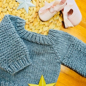 Handstickad tröja stickade babykläder / babytröjamönster stickad barntröja / stickmönster unisex babykläder PDF / babyshowerpresent