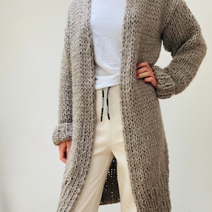 Long chunky cardi knitting pattern instant download, big sizes cardigan hand knitted sweater easy pattern, super chunky knit gift for her image 3