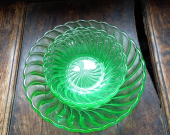 Vintage Art Deco 30's  Green Uranium glass fruit Salad bowl set