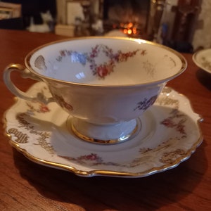 Vintage Cottage shabby chic floral Garden garland Tea Cup and saucer Eschenbach Bavaria Germany