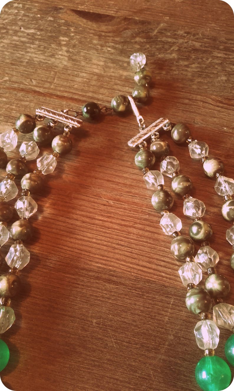 Vintage 50/'s Green and Brown 3 strand Lucite necklace