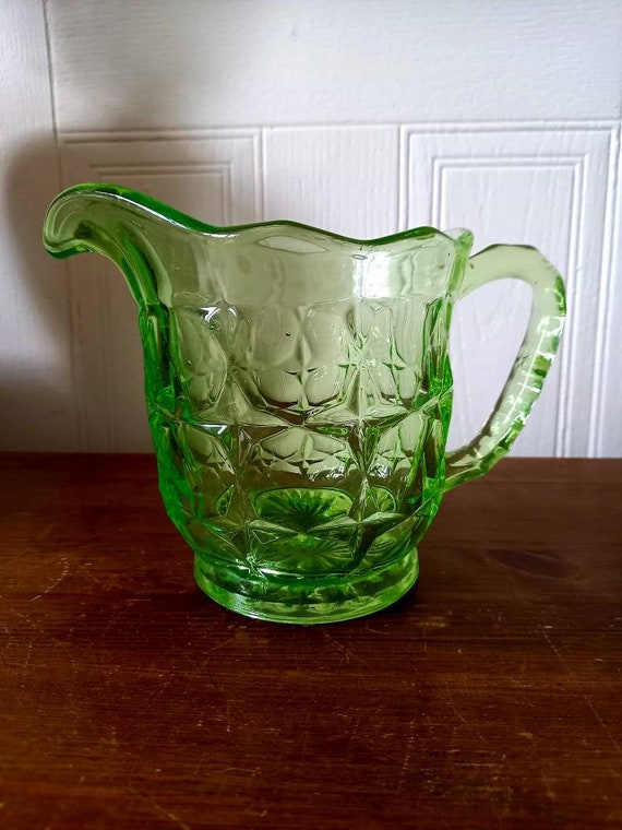 ヴィンテージウランガラスグリーンジャグ ／ ピッチャー