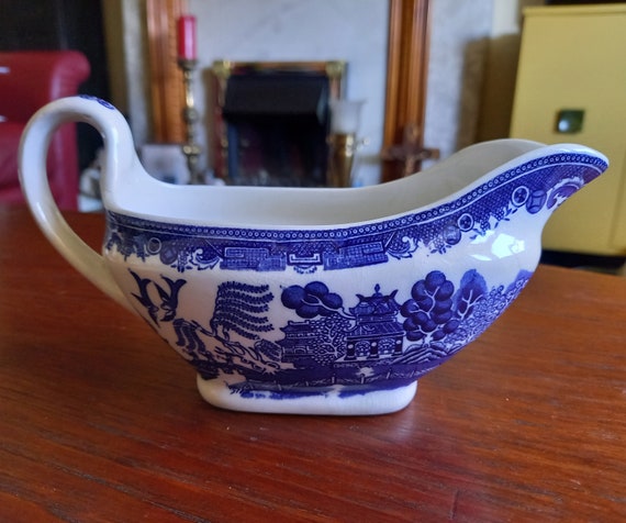 Blue willow gravy boat clearance