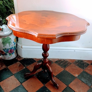 Vintage Italian wooden pedestal table marquetry style design