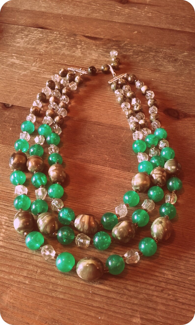 Vintage 50/'s Green and Brown 3 strand Lucite necklace