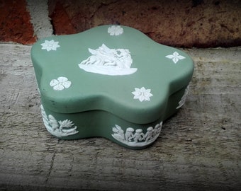 Vintage green wedgwood Jasperware 5 point lidded trinket box