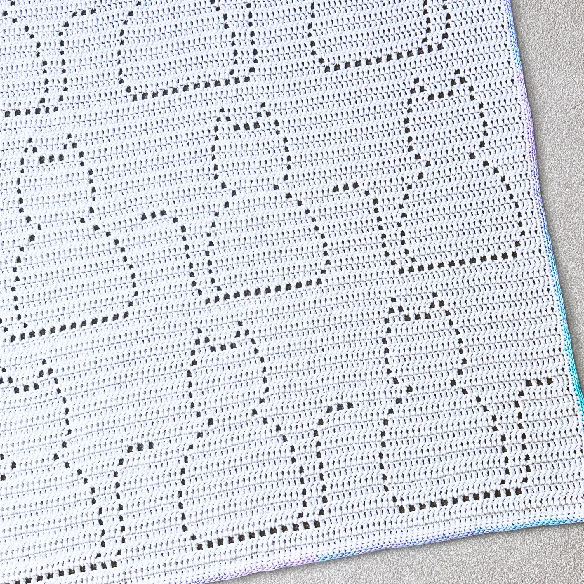 36 Cat Blanket Crochet Patterns: Cozy, Graphic, and Granny-Square Designs 21 Filet Crochet Cat Blanket Pattern: Ellery Design