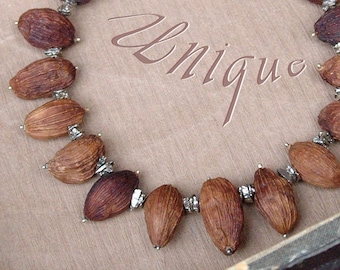 Unique necklace - Black cardamom and 14 ct. Gold