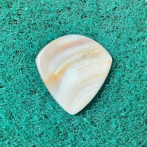 Seashell guitar pick/1.8mm thick. Jazz profile... by BeachSidePicks.