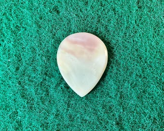 Seashell guitar pick/2.3mm thick, teardrop profile... by BeachSidePicks.