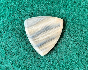 Seashell guitar pick/4.0mm thick, triangular shape... by BeachSidePicks.