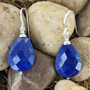 Blaue Lapislazuli Ohrringe, Silber oder Gold, Dark Royal Navy Träne, Tropfen Steine, Blauer Edelstein Schmuck, Geburtstag