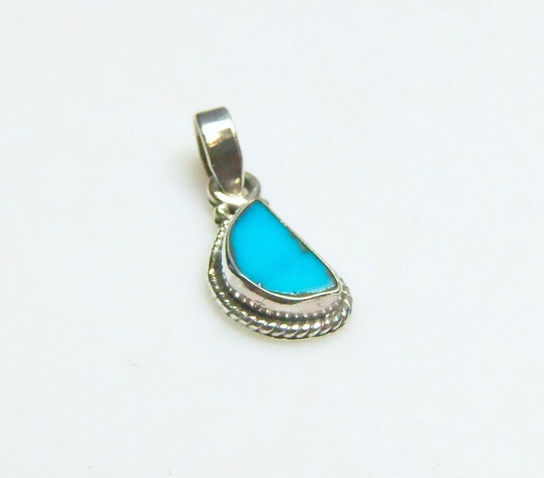 Arizona Sleeping Beauty Sterling Silver Free Form Pendant Without Chain TGW 0.85 cts.